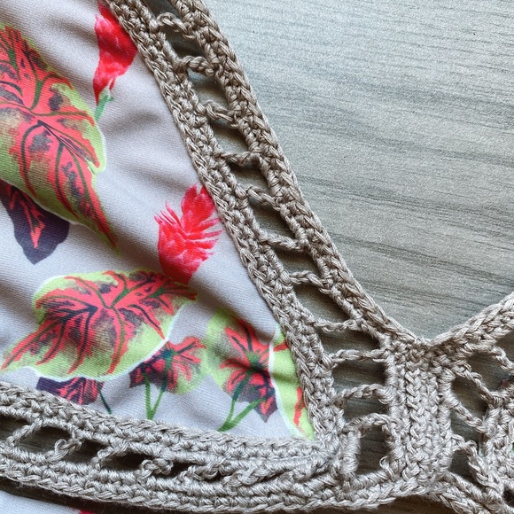 Andy Bikini Top and Maui Bottom in Vintage Hawai’i - Picture 2 of 7